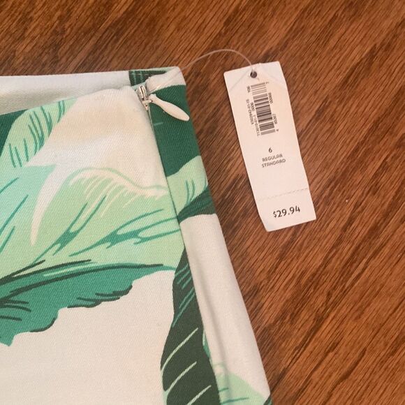 NWT Old Navy shorts, high-rise 10 inches from crotch to waist,  size 6 - Picture 4 of 9